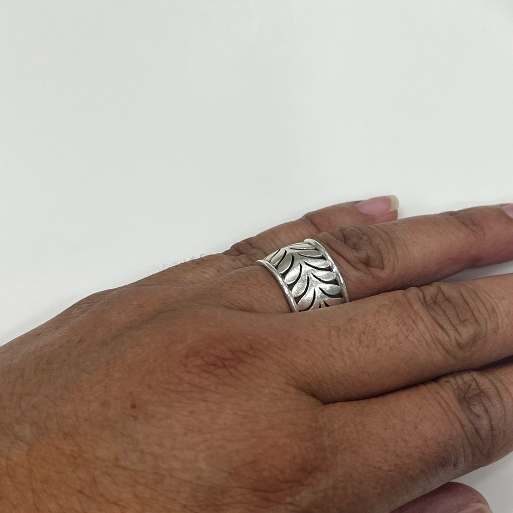 Tiffany & Co RARE Band Ring - Picture 12 of 12